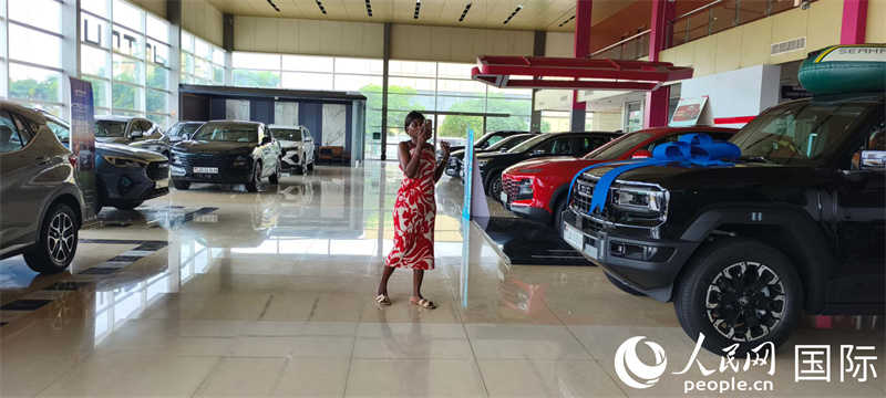 Wilma小姐在进行直播 人民网记者黄培昭摄